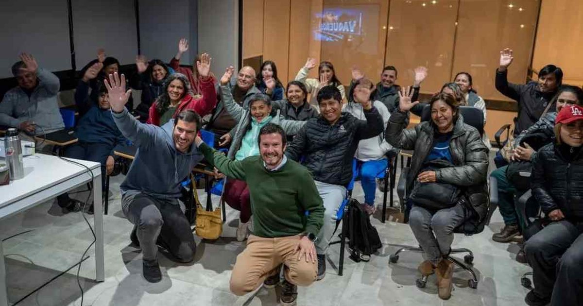 En Vaqueros se brindó un taller de <b>Inteligencia Artificial</b> - HolaSalta Noticias thumbnail