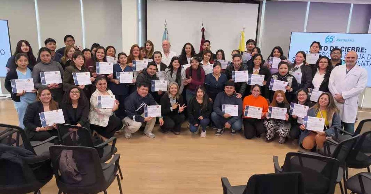Agents from San Bernardo Hospital learned sign language